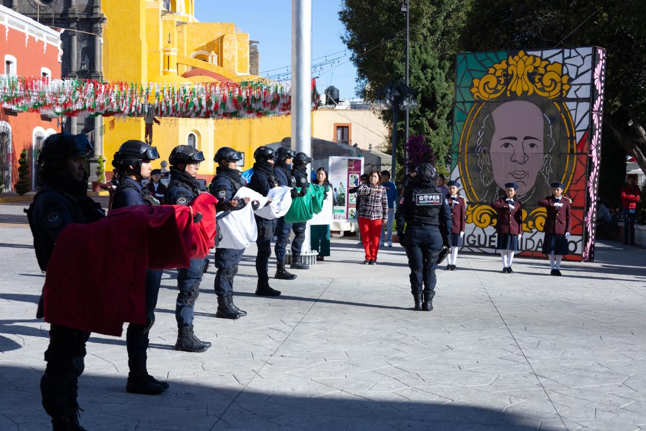 San José Xicohténcatl y Escuela Primaria 'Gabriela Mistral' encabezan honores a los símbolos patrios